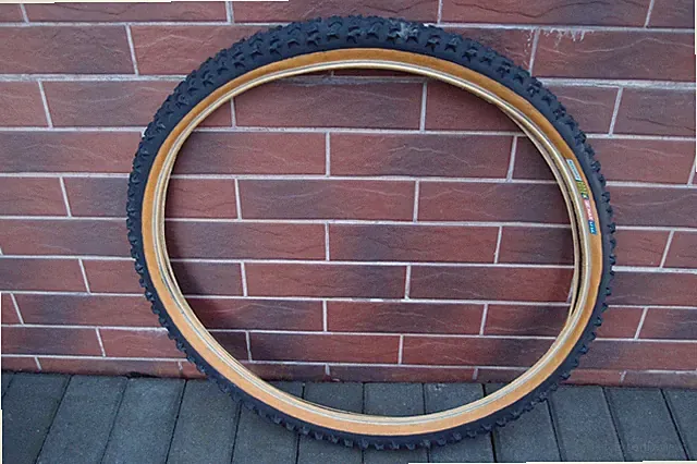 26 inch wheel tire Ritchey ZMAX Hard Drive K 2.1 S.C Severe Condition